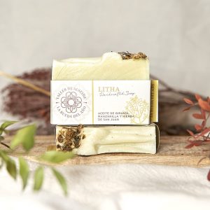 Jabón cortado artesanal vegano de aceite de girasol, manzanilla y hierba de san juan Litha