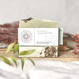 Jabón cortado artesanal vegano de aceite de pepita y vid roja Mabon